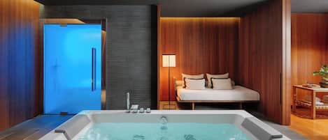 Private spa tub