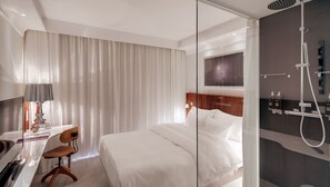 Cosy Room | Premium bedding, in-room safe, individually decorated