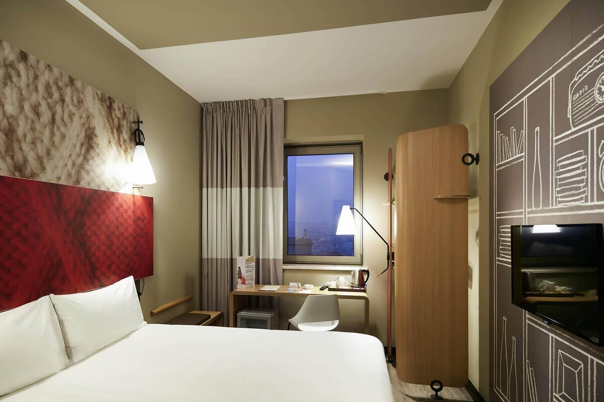 double room, 1 double bed | minibar, in-room safe, desk, soundproofing