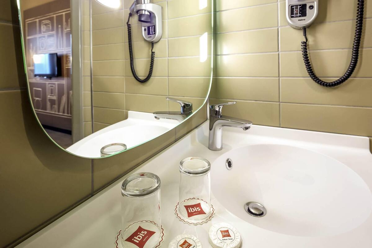 minibar, in-room safe, desk, soundproofing
