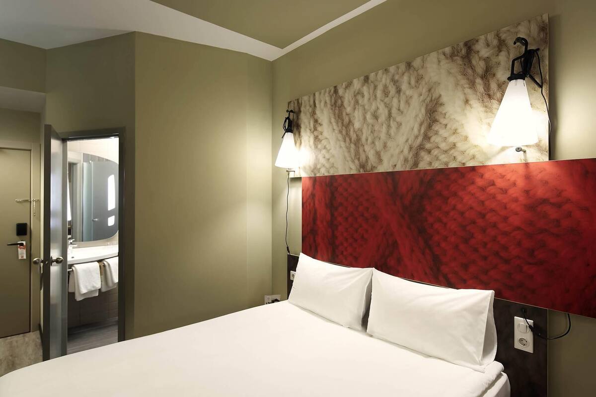 double room, 1 double bed | minibar, in-room safe, desk, soundproofing