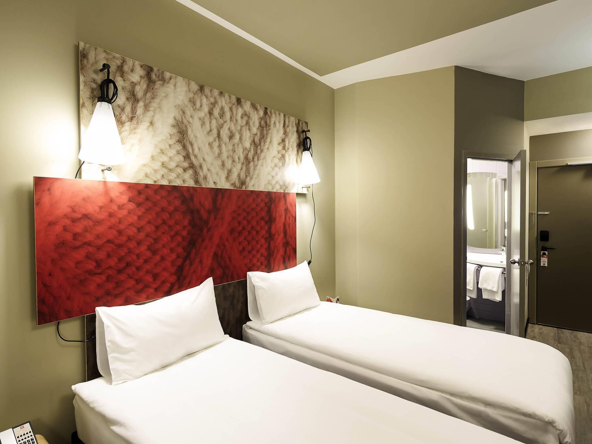 room, 2 single beds | minibar, in-room safe, desk, soundproofing