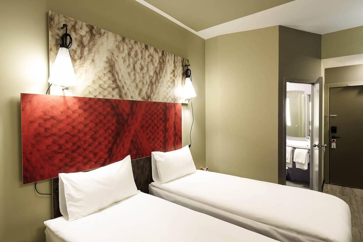 room, 2 single beds | minibar, in-room safe, desk, soundproofing