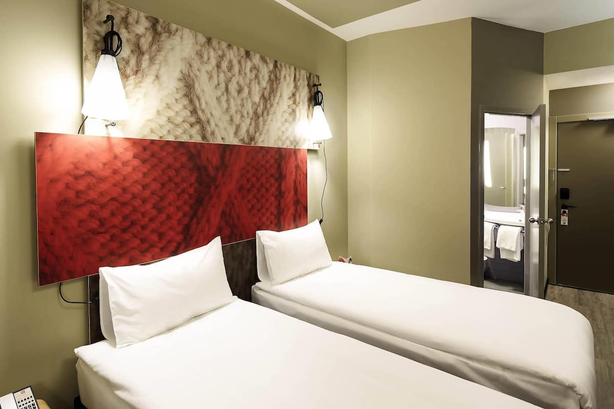 Room, 2 Twin Beds | Minibar, in-room safe, desk, soundproofing