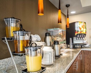 Petit déjeuner complet compris