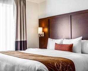 Suite, 1 King Bed with Sofa bed, Non Smoking | Desk, blackout curtains, iron/ironing board, free WiFi