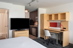 Desk, blackout drapes, iron/ironing board, free cribs/infant beds - TownePlace Suites by Marriott Wareham Buzzards Bay (Wareham)