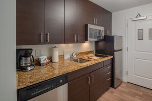 Full-size fridge, microwave, stovetop, dishwasher - TownePlace Suites by Marriott Wareham Buzzards Bay (Wareham)