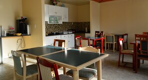 Breakfast area - West Lodge Inn & Suites Niagara Falls (Niagara Falls)