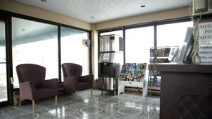 Reception - West Lodge Inn & Suites Niagara Falls (Niagara Falls)