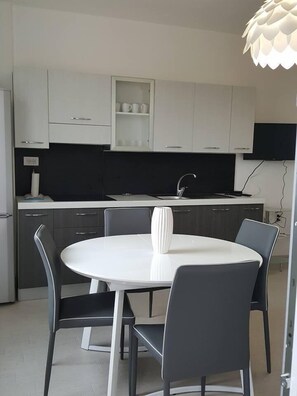 Apartment, 1 Bedroom | Private kitchen