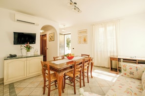 Apartment, 1 Bedroom, Balcony (Ginestra) | Private kitchen | Fridge, microwave, oven, stovetop - Appartamenti In Piazzetta (Deiva Marina)