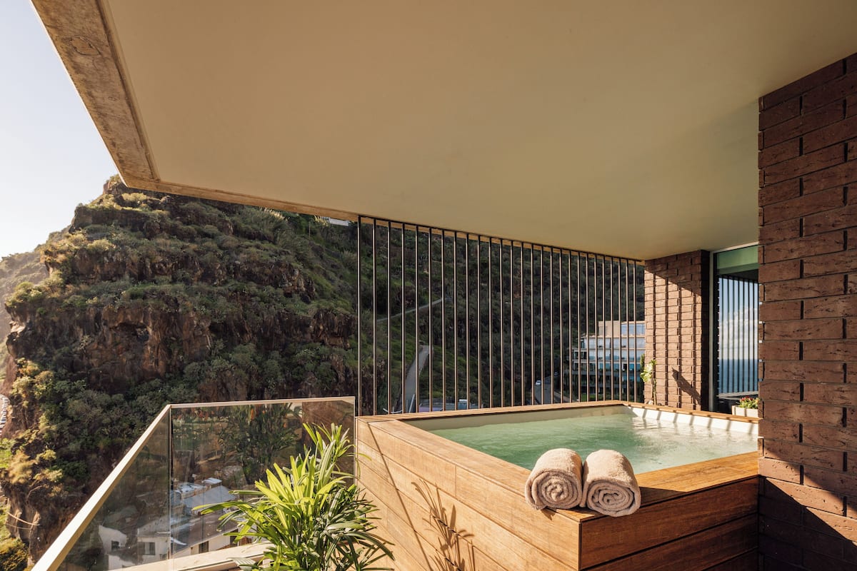 SPE Pool Suite | 1 bedroom, minibar, in-room safe, desk