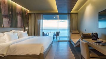 SPE Ocean Room | Minibar, in-room safe, desk, blackout drapes