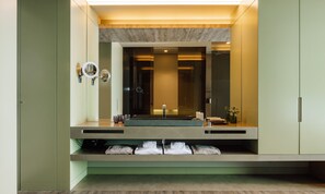 SPE Pool Room | ห้องน้ำ | ฝักบัวในอ่างอาบน้ำ, ของใช้ในห้องน้ำฟรี, ไดร์เป่าผม (มีให้บริการตามคำขอ)