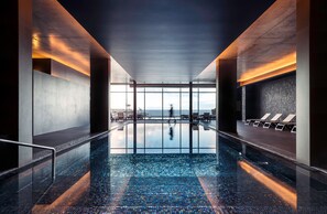 Indoor pool, 2 outdoor pools, pool umbrellas, sun loungers -  Saccharum Resort (Calheta)