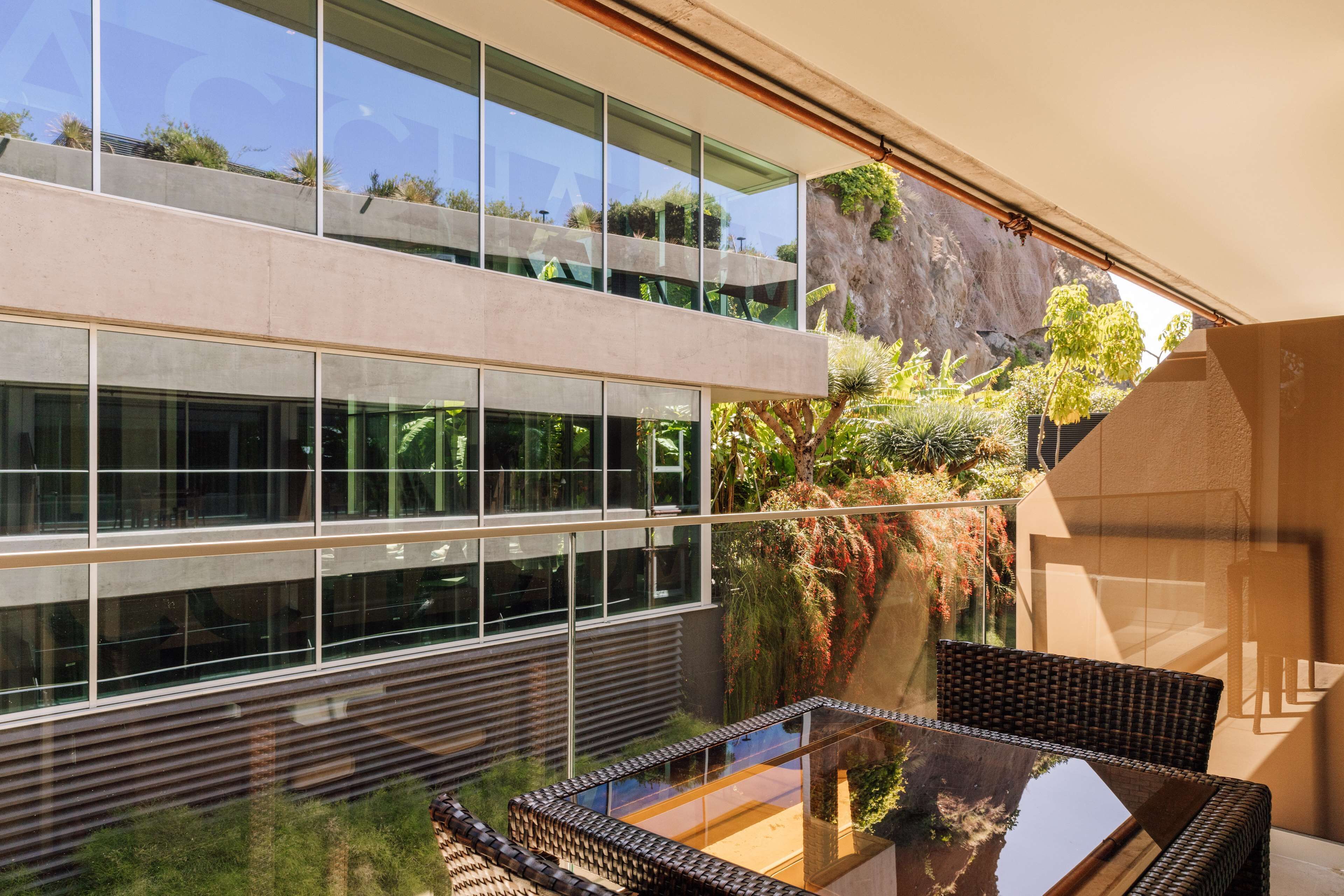 Courtyard Room | 迷你吧、客房内保险箱、办公桌、遮光窗帘