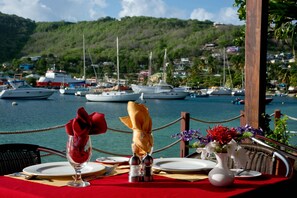 Breakfast, lunch and dinner served - Frangipani Hotel (Bequia Island)