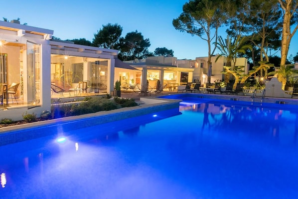 Outdoor pool, pool umbrellas, pool loungers