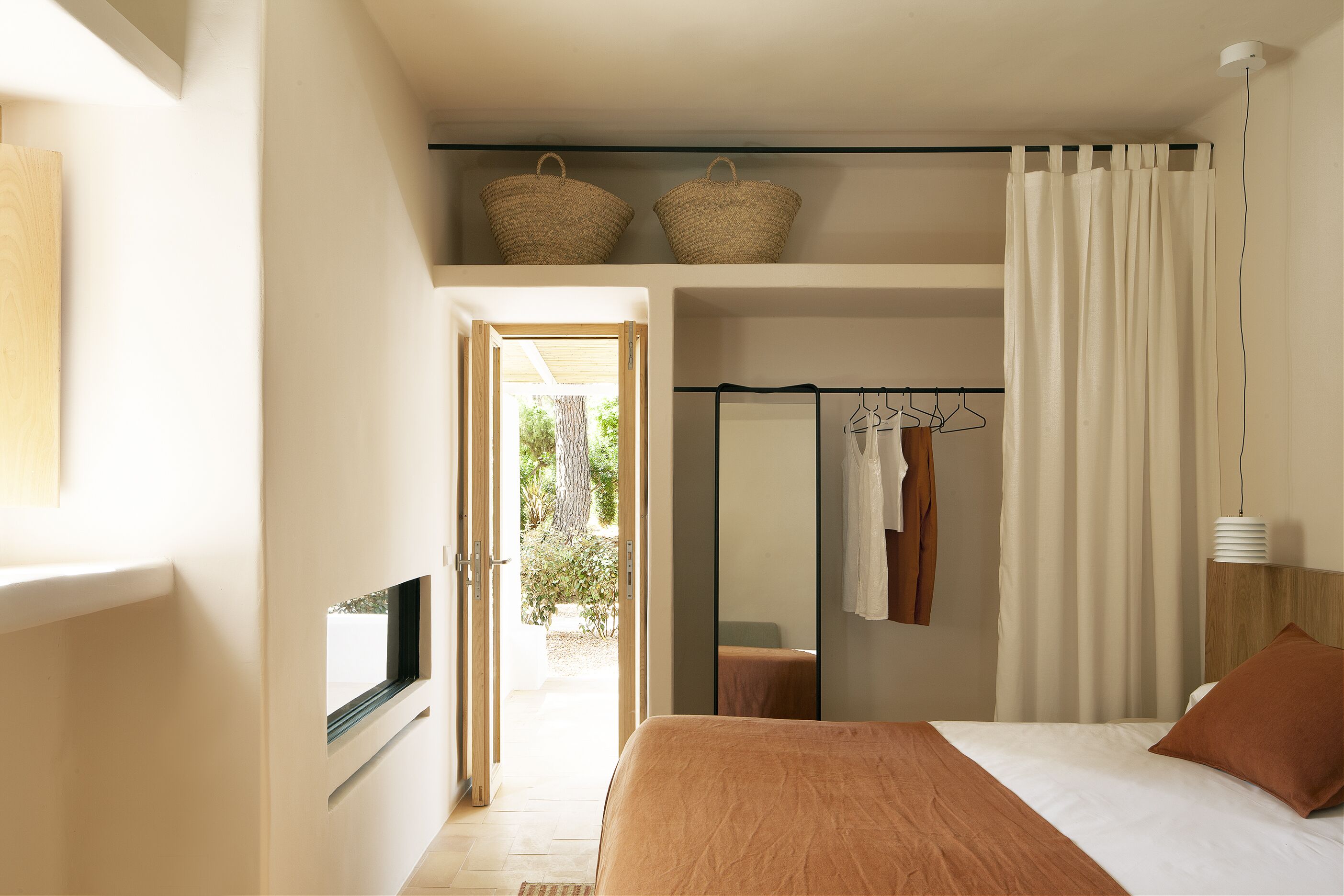 Deluxe Double Room | Minibar, in-room safe, desk, laptop workspace