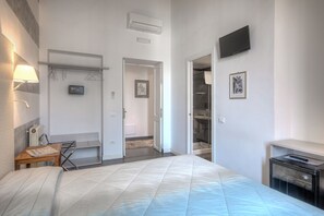 Habitación Deluxe, 1 cama matrimonial, vista a la ciudad | Ropa de cama de alta calidad y caja de seguridad en la habitación 