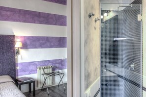 Habitación Premier, 1 habitación | Ropa de cama de alta calidad, caja fuerte, escritorio y wifi gratis