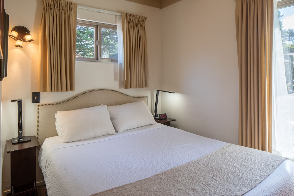 Standard Cottage, 2 Bedrooms, Kitchen (Two Bedroom, Two Bath) | In-room safe, WiFi (free), bed sheets