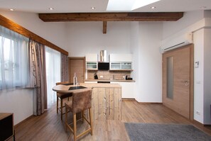 Deluxe Apartment | Private kitchen | Espresso maker, electric kettle - Pension Ballwein (Salzburg)