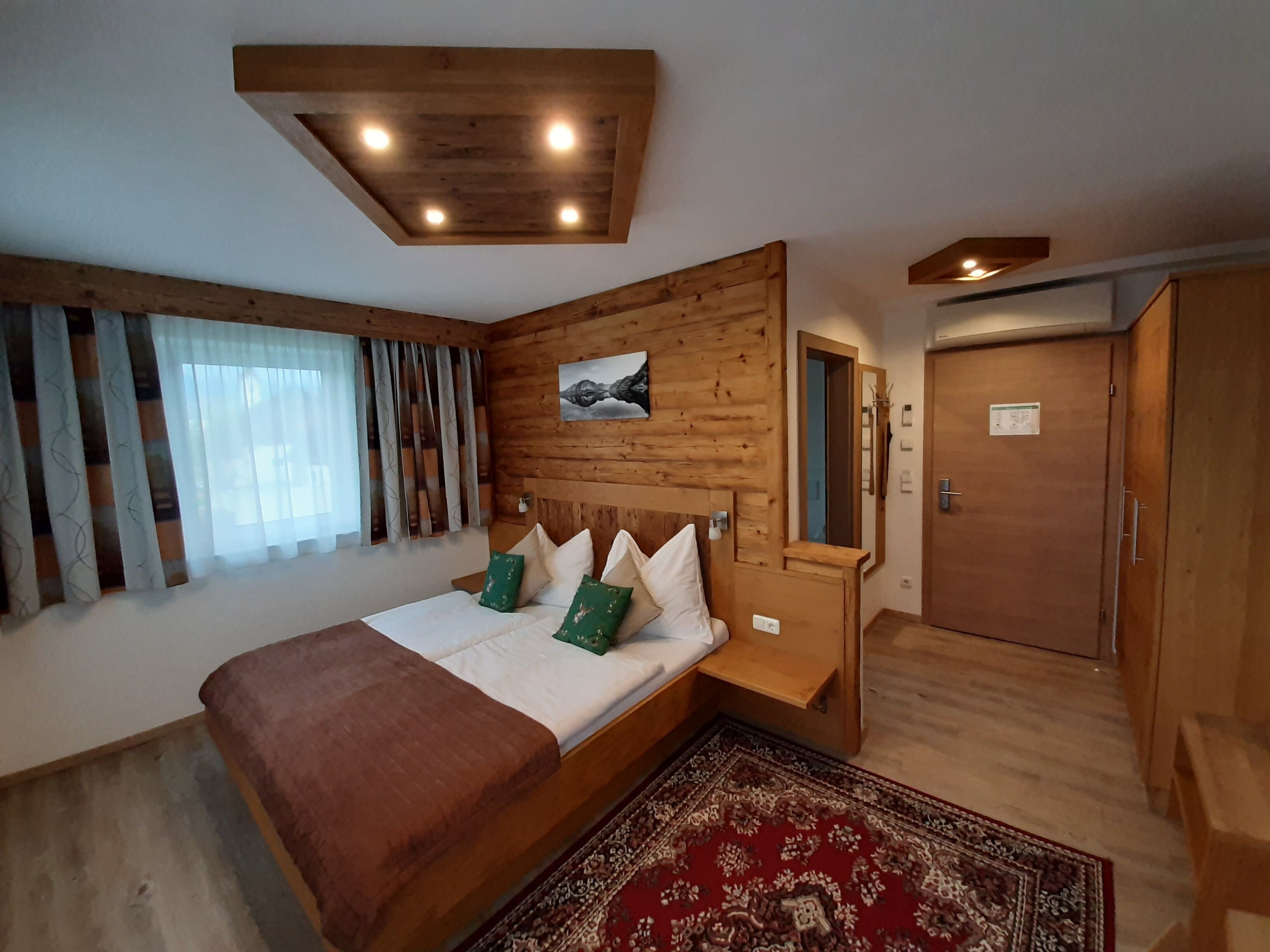 Classic Double Room | 1 bedroom, premium bedding, minibar, in-room safe