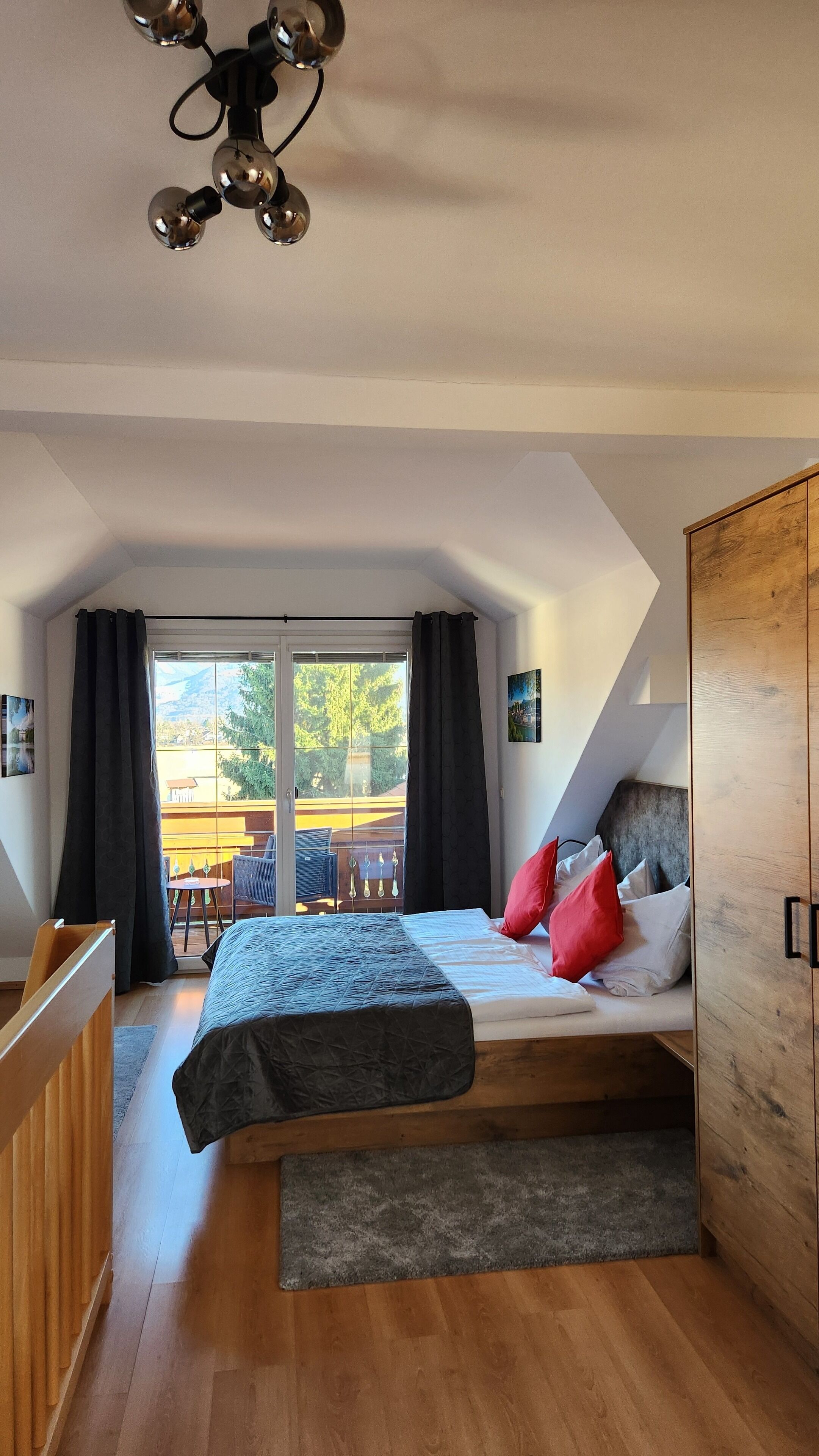 شقة عائلية | 1 غرفة نوم وأغطية فراش متميزة وخزنة داخل الغرفة وستائر تعتيم