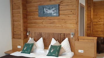 Triple Room with Terrace or Balcony | Servicio de la habitación