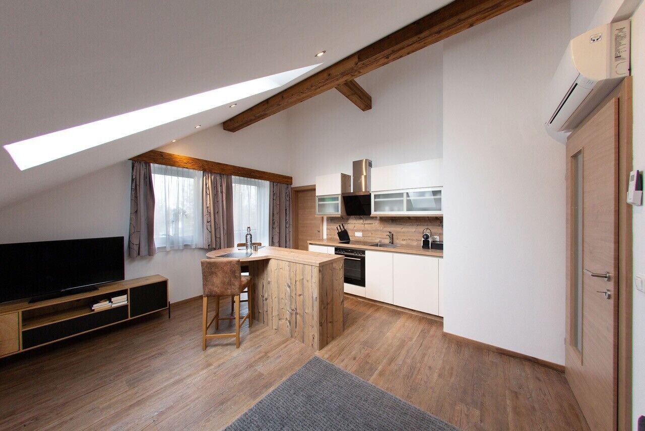 Deluxe Apartment | Living area | 80-cm flat-screen TV with satellite channels