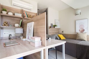 Classic Studio (double) | Desk, iron/ironing board, free cots/infant beds, rollaway beds