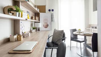 Estudi clàssic (double) | Sala d'estar | Televisor