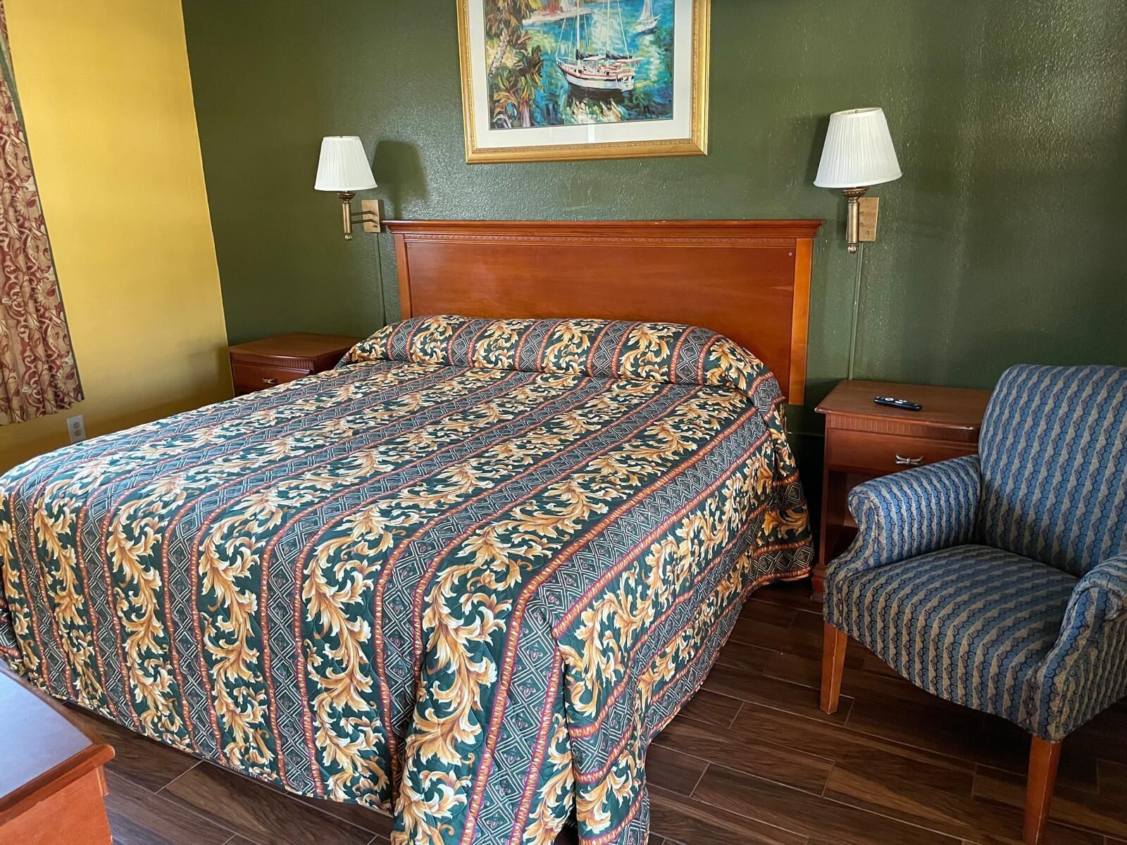 客房, 1 张特大床, 无烟房 | 熨斗/熨板、免费 WiFi