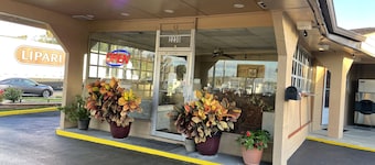Shangri La Motel