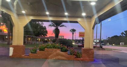 Shangri La Motel Ocala near Hwy 301