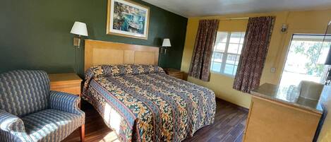 Room, 1 King Bed, Non Smoking | Iron/ironing board, free WiFi