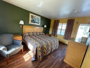 Quarto, 1 cama King, para não fumantes | Ferros/tábuas de passar roupa, Wi-Fi de cortesia