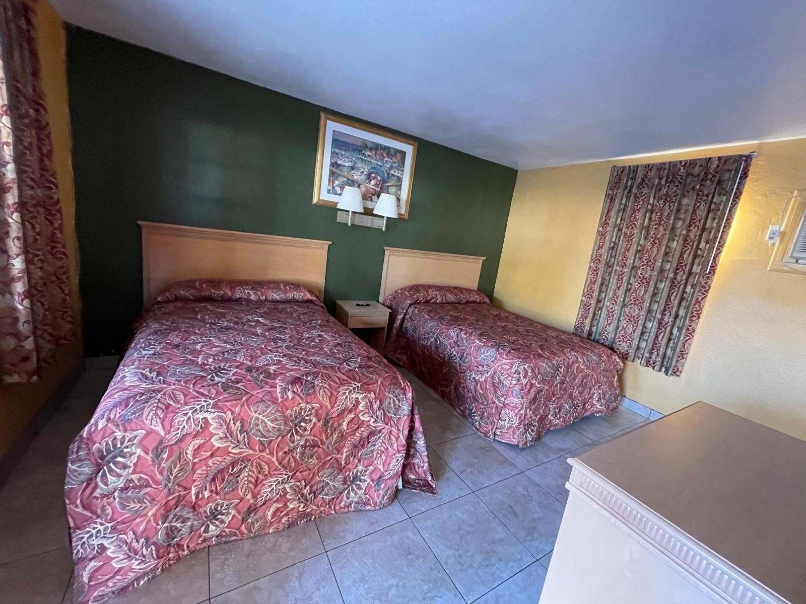 客房, 2 张双人床, 无烟房 | 熨斗/熨板、免费 WiFi