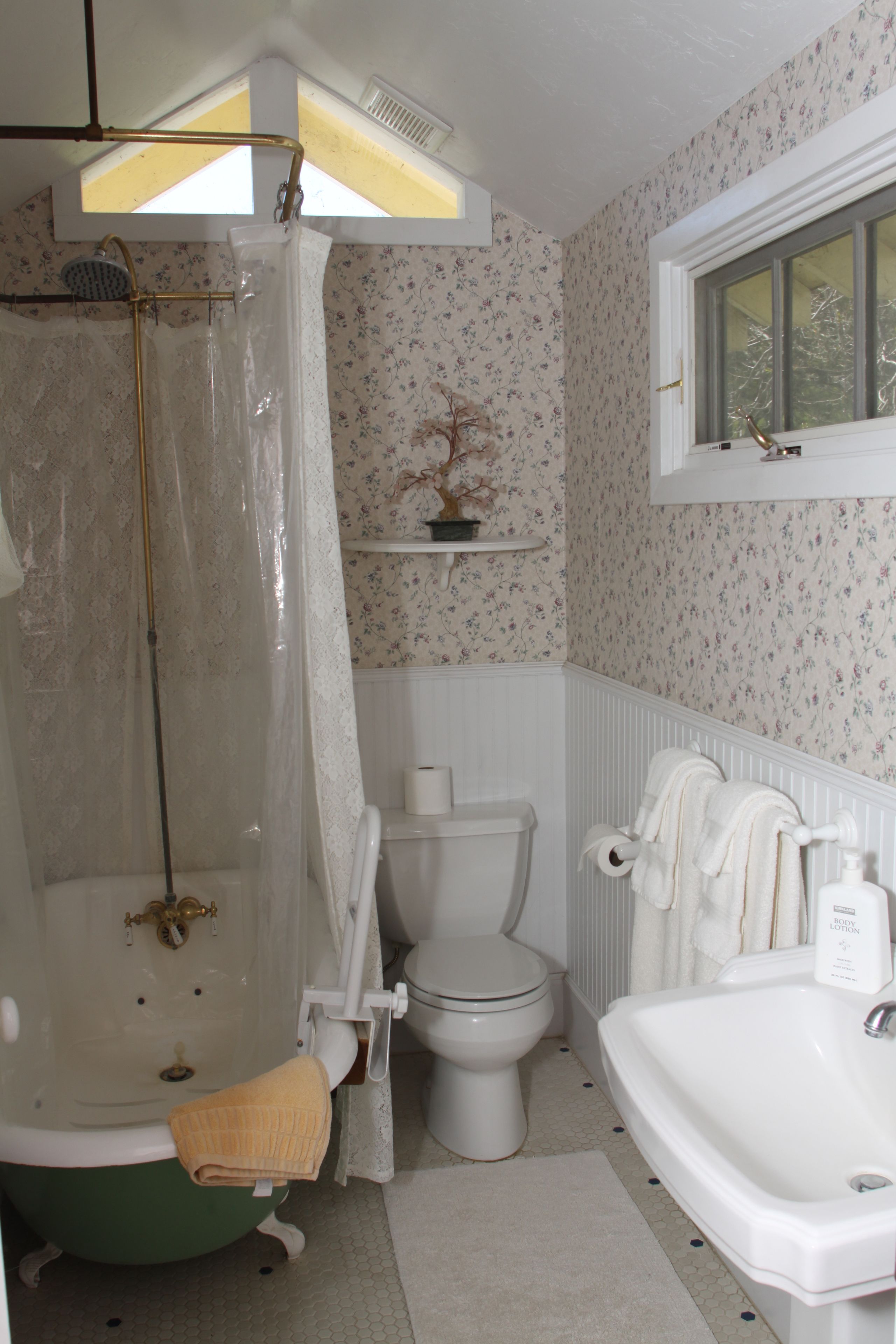 A bathroom with a bathtub, toilet, and sink.