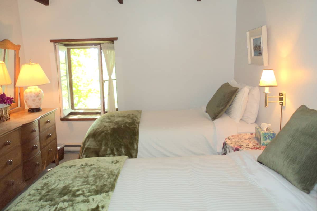 Room (Marc-Antoine) | 6 bedrooms, soundproofing, WiFi (free), bed sheets