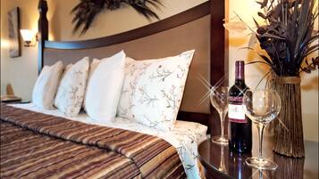 Superior Room, 1 King Bed | Desk, blackout drapes, free WiFi, bed sheets