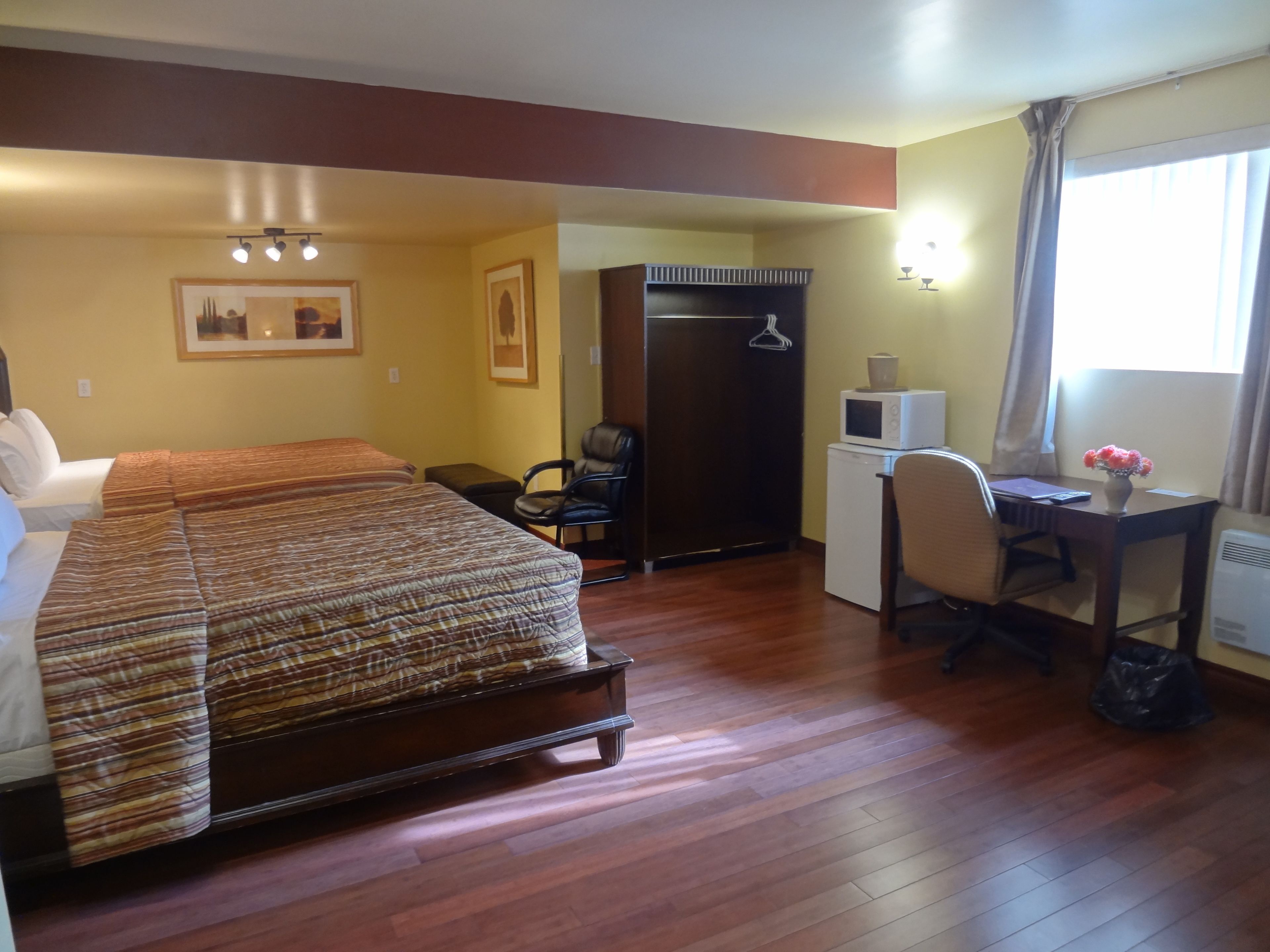 family room (basement), 2 queen beds and 1 double bed | desk, blackout curtains, free wifi, bed sheets