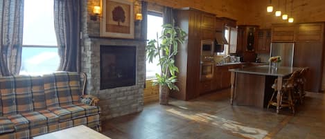 Căn hộ Deluxe (8 people) | Bàn, màn/rèm cản sáng, truy cập Internet không dây miễn phí