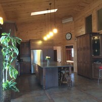 华丽公寓 (8 people) | 办公桌、遮光窗帘、免费 WiFi、床单