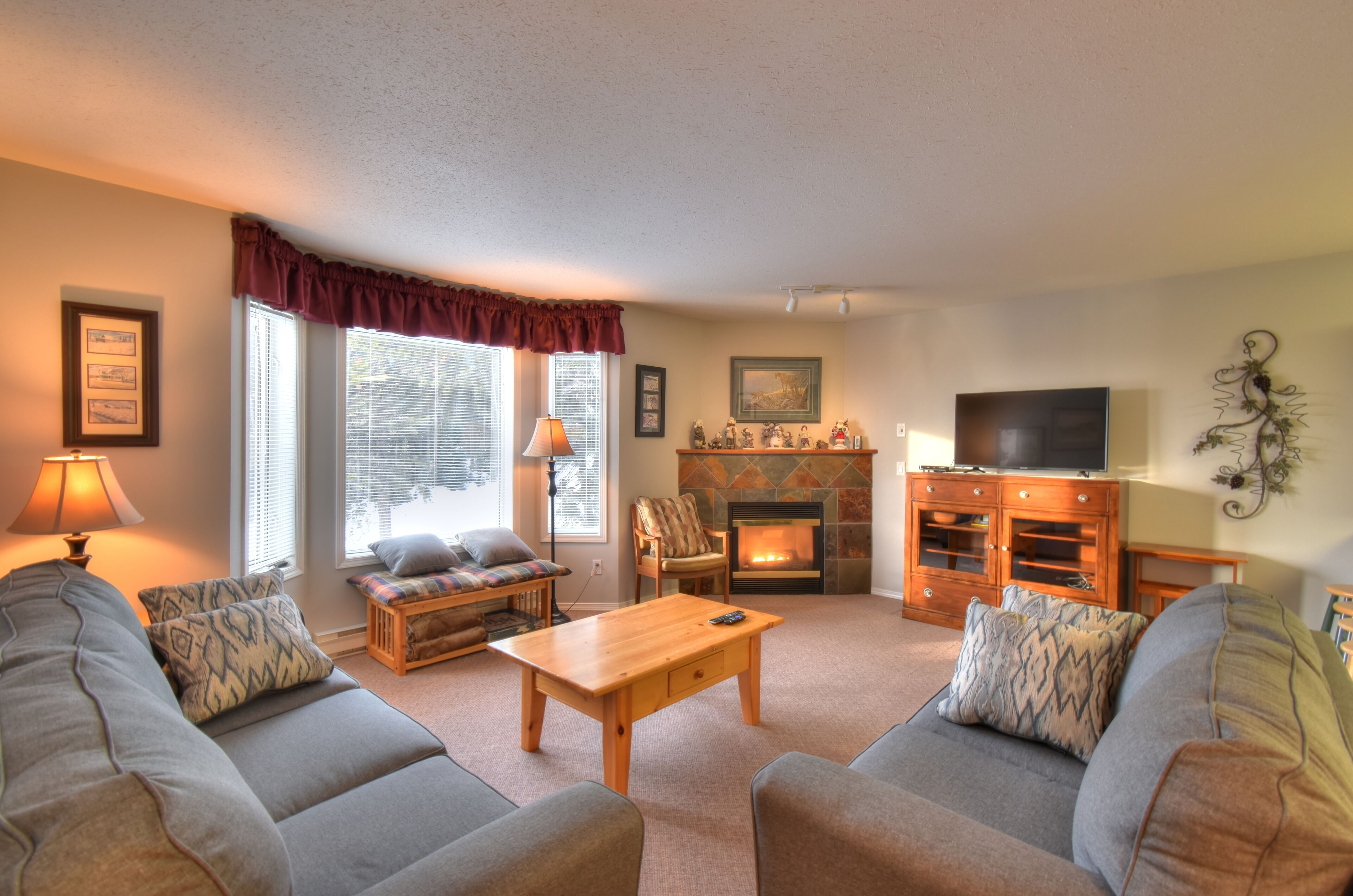 Economy Condo, 3 Bedrooms | Living room | TV, fireplace