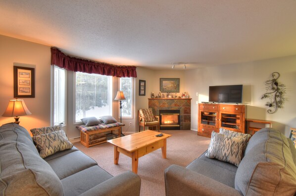 Economy Condo, 3 Bedrooms | Living room