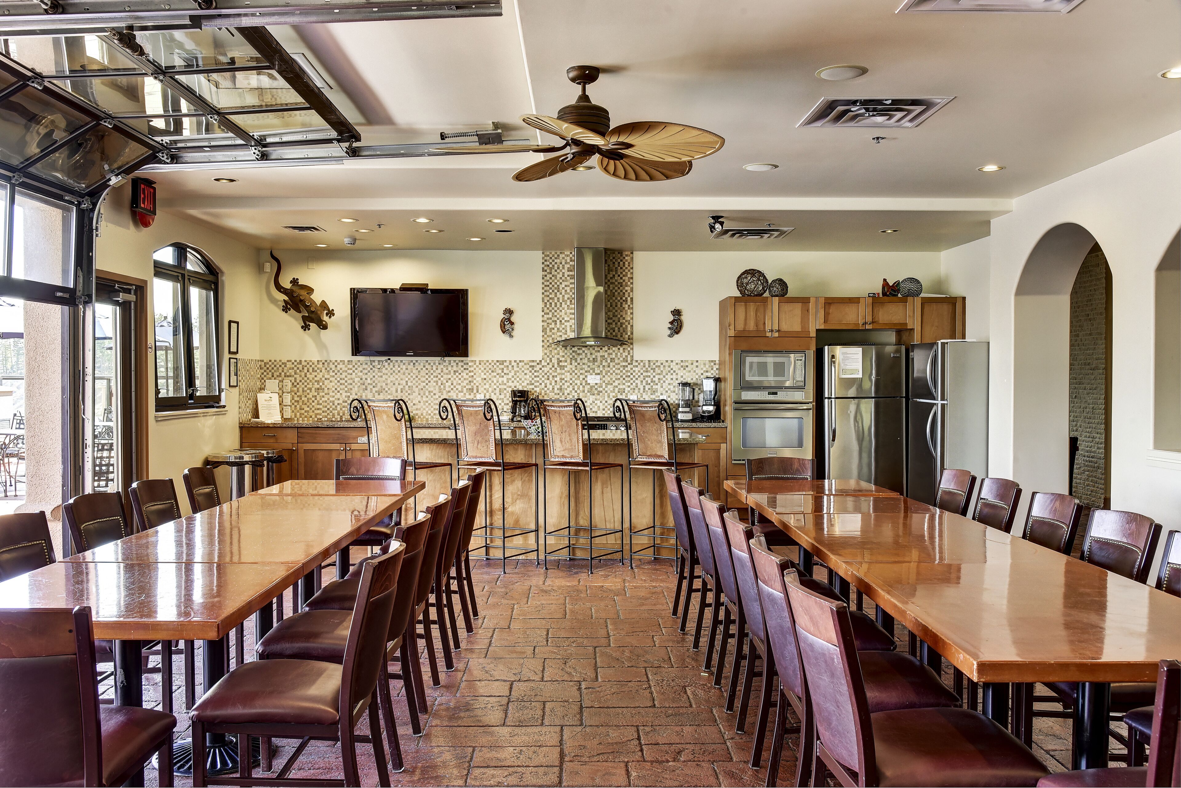 grand villa, multiple bedrooms, hot tub, lake view (13 beds, sleeps 22 people) | private kitchen | full-sized fridge, microwave, oven, stovetop