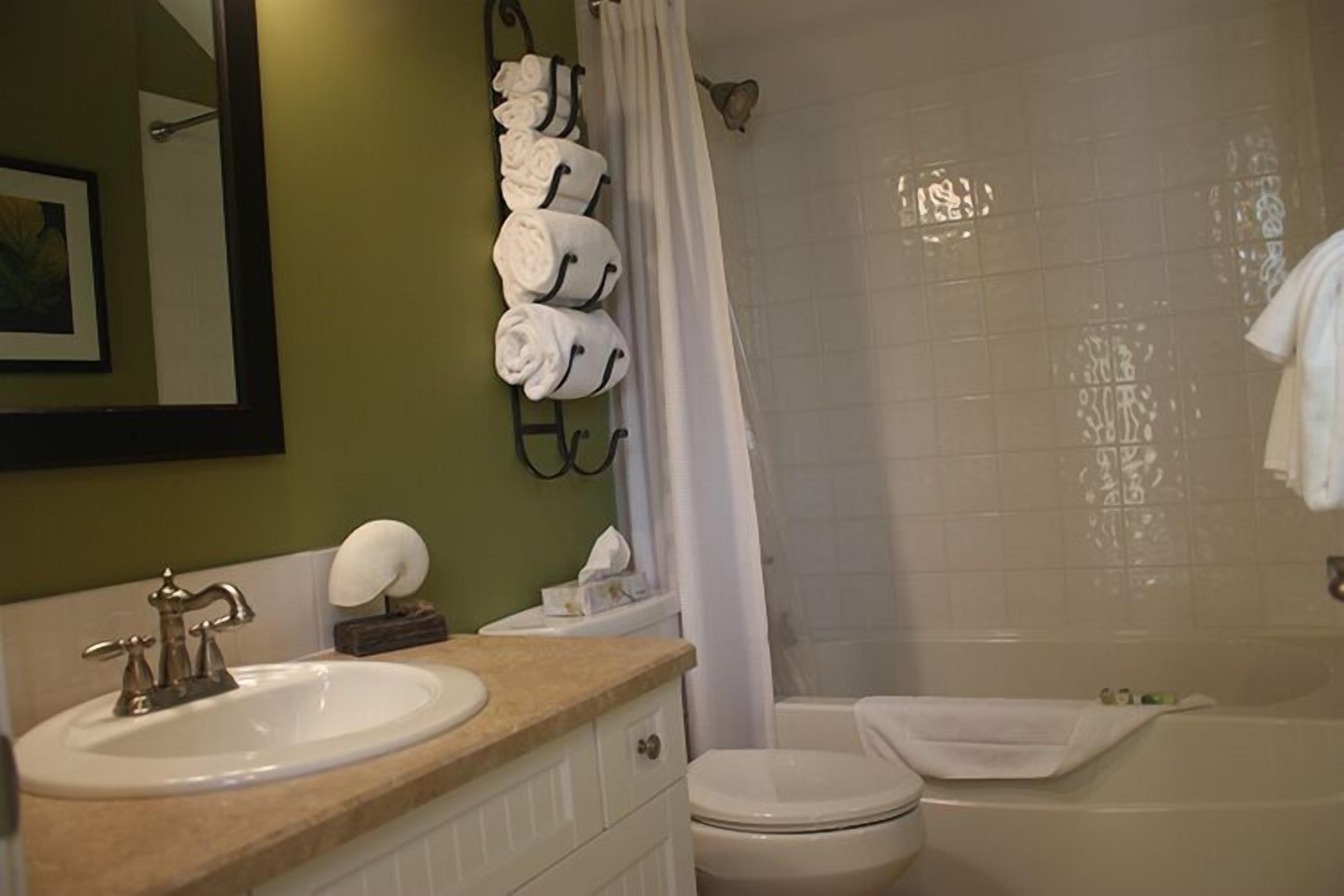 cottage, 2 bedrooms (ridge) | bathroom | shower, towels